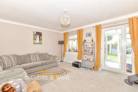 3 bedroom terraced house for sale, Dinsdale Gardens, Rustington BN16