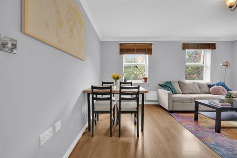 2 bedroom flat for sale, Glandford Way, Chadwell Heath, Romford