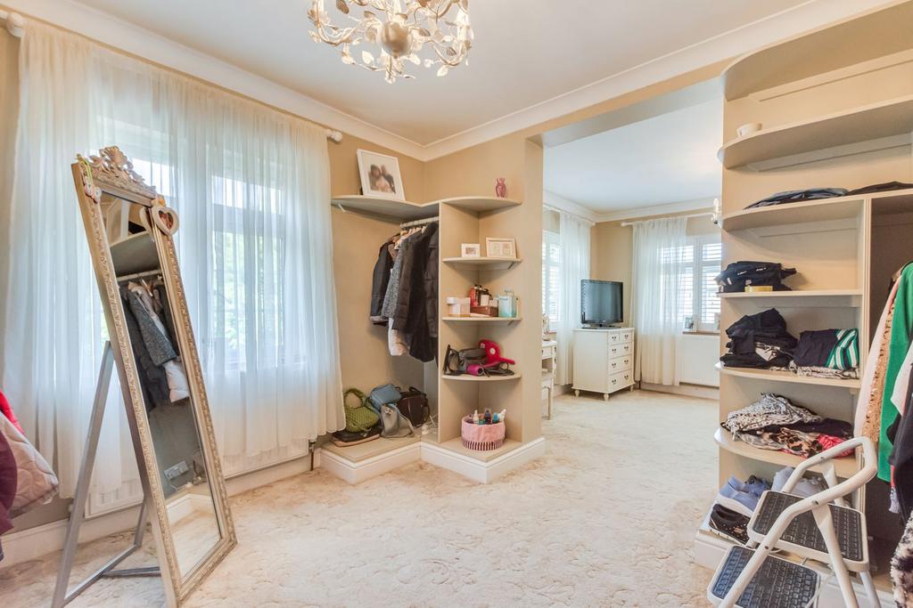 Walk-in wardrobe