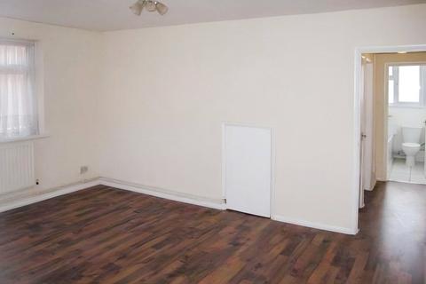1 bedroom apartment to rent, Ivy Court, Abbey Road IG2