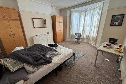 2 bedroom flat to rent, Coniston Avenue, Newcastle upon Tyne, NE2