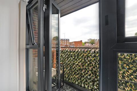 2 bedroom apartment for sale, Bridge Street, Leatherhead, Surrey, KT22