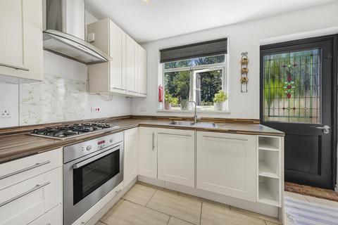 3 bedroom terraced house to rent, Friday Hill West, London E4