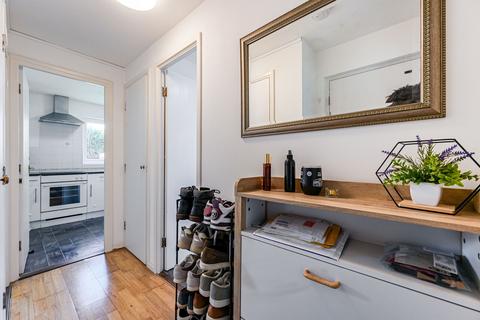 1 bedroom flat for sale, Gables Close, Lee, London, SE12