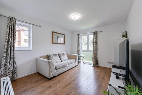 1 bedroom flat for sale, Gables Close, Lee, London, SE12