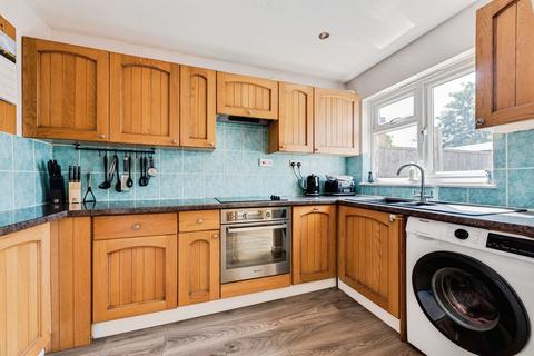 3 bedroom terraced house for sale, Strathmore Close, Carterton