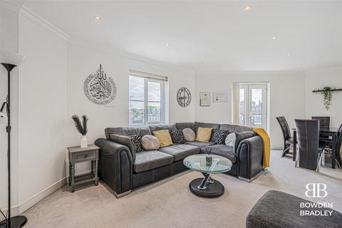 2 bedroom flat for sale, Fencepiece Road, Oakside Court Fencepiece Road, IG6