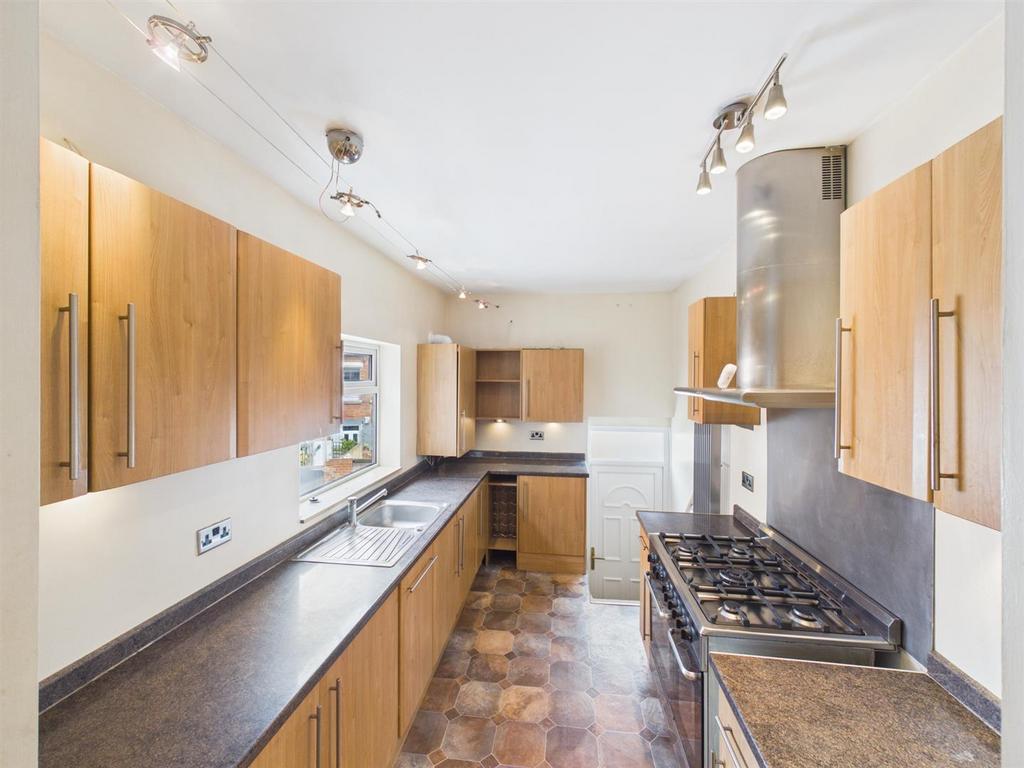 Kitchen 2.jpg