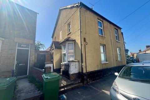 Terraced house - Palmerston Road, Peterborough PE2