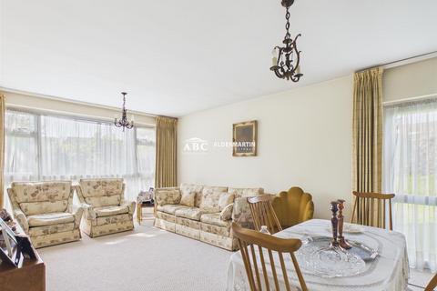 2 bedroom flat for sale, Dudley House, Stratton Close, Edgware