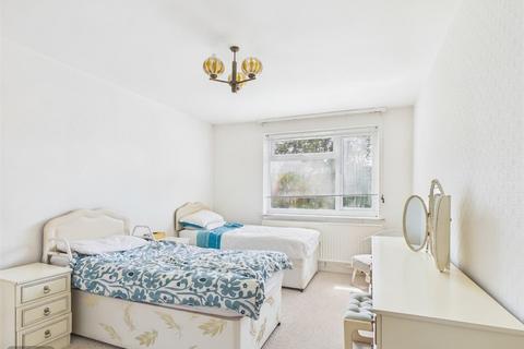 2 bedroom flat for sale, Dudley House, Stratton Close, Edgware
