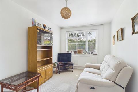 2 bedroom flat for sale, Dudley House, Stratton Close, Edgware