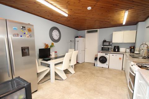 3 bedroom townhouse to rent, Edzell Street, Glasgow, G14