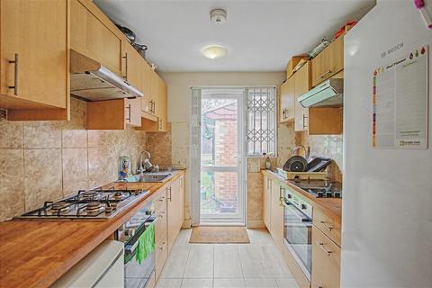 undefined, Bowes Road, LONDON