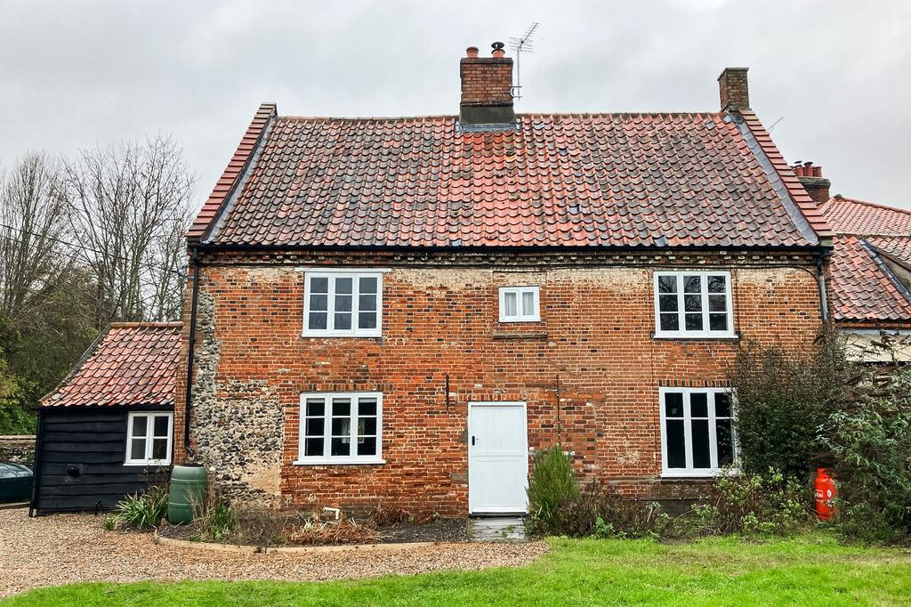 4 bedroom semi-detached house to rent