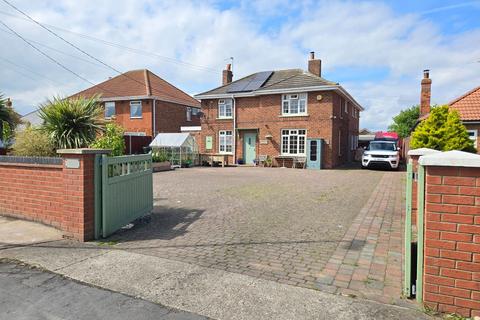 4 bedroom detached house for sale, Sea Road, Chapel St. Leonards, Skegness, PE24 5RX