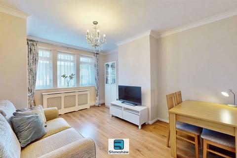 2 bedroom flat for sale, Armstead Walk, Dagenham, RM10