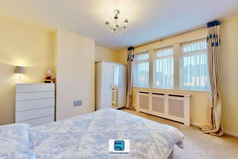 2 bedroom flat for sale, Armstead Walk, Dagenham, RM10