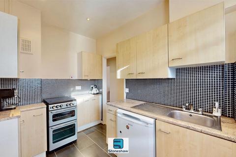 2 bedroom flat for sale, Armstead Walk, Dagenham, RM10