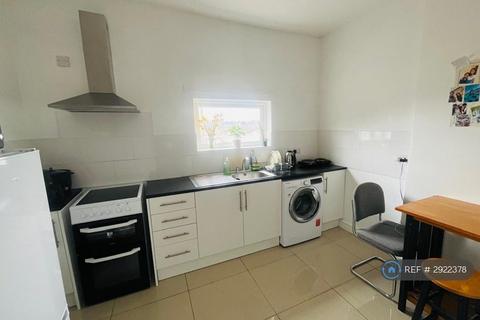 Studio to rent, Oakengates, Telford, TF2