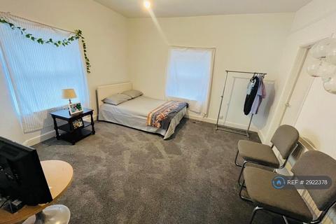 Studio to rent, Oakengates, Telford, TF2