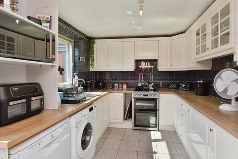 4 bedroom detached house for sale, Harborne Court, Two Mile Ash, Milton Keynes