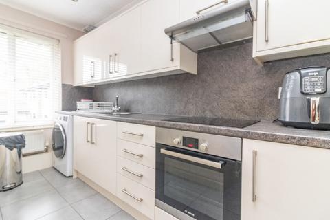 2 bedroom flat for sale, Fern Close, Thurnby, LE7