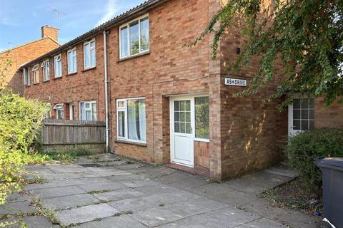 3 bedroom end of terrace house to rent, Ash Drive, Hatfield