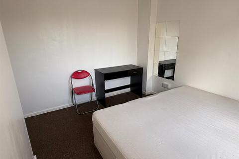 3 bedroom end of terrace house to rent, Ash Drive, Hatfield