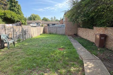 3 bedroom end of terrace house to rent, Ash Drive, Hatfield