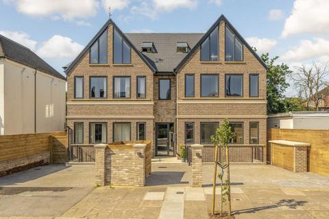 Creswick Road, London W3