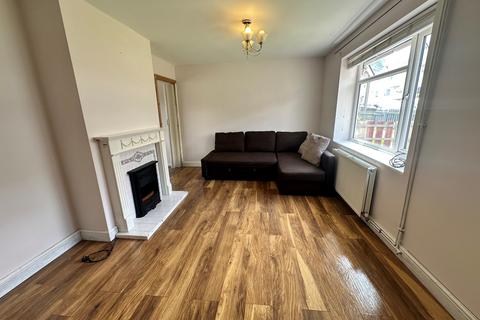 3 bedroom semi-detached house to rent, Calverton Avenue, Nottingham, NG4