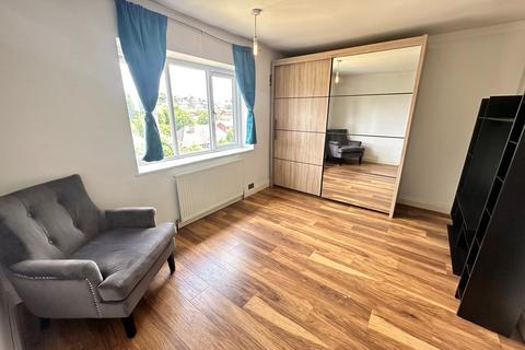 3 bedroom semi-detached house to rent, Calverton Avenue, Nottingham, NG4