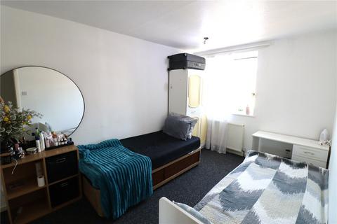 3 bedroom terraced house to rent, Paulhan, London NW9
