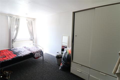 3 bedroom terraced house to rent, Paulhan, London NW9