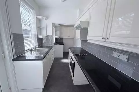 2 bedroom terraced house to rent - View 4