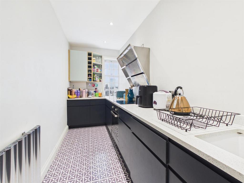 Apartment in Hove, Brunswick - View 2