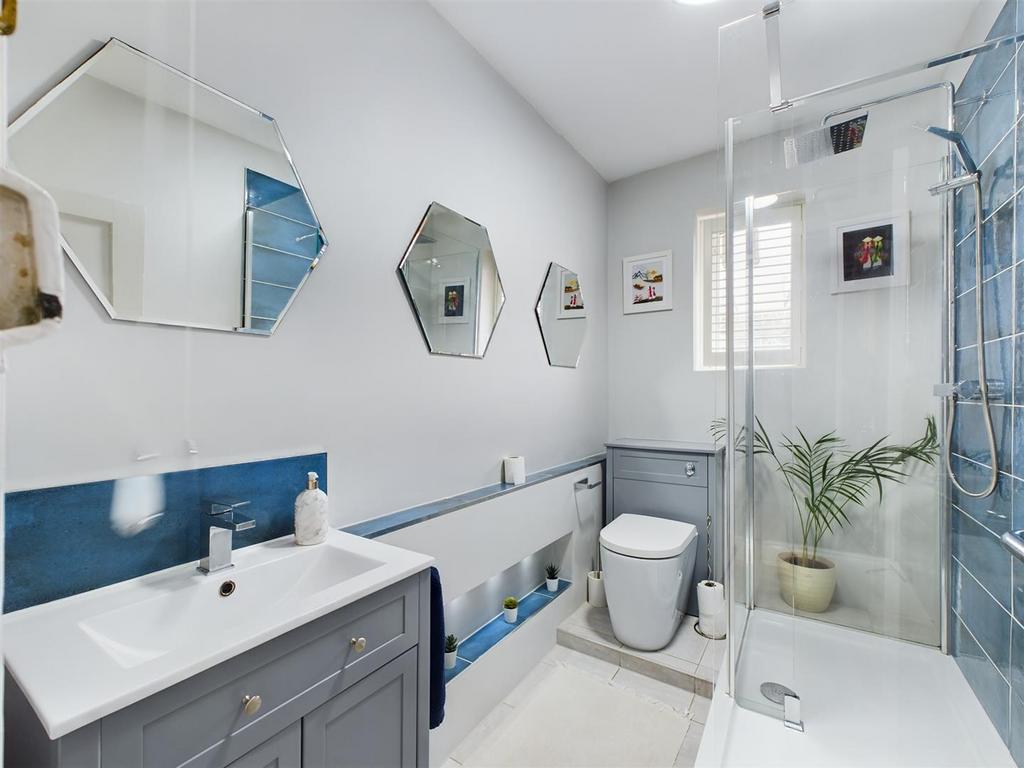 Apartment in Hove, Brunswick - View 4