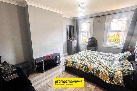 3 bedroom end of terrace house for sale, Whitecroft Road Luton LU2 0JS