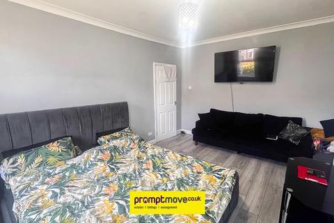 3 bedroom end of terrace house for sale, Whitecroft Road Luton LU2 0JS