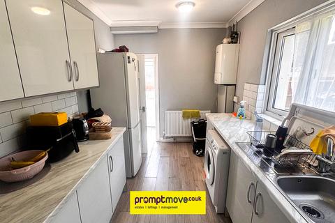 3 bedroom end of terrace house for sale, Whitecroft Road Luton LU2 0JS