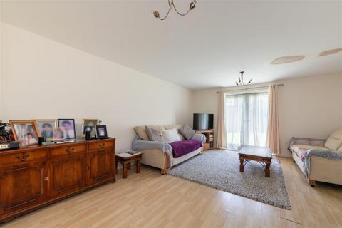 2 bedroom ground floor flat for sale, Stafford Close, London N14