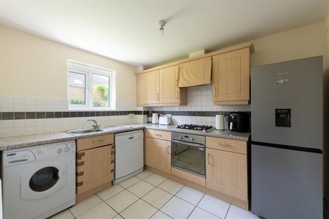 2 bedroom ground floor flat for sale, Stafford Close, London N14