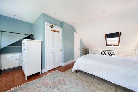 4 bedroom terraced house to rent, Birchlands Avenue, London SW12