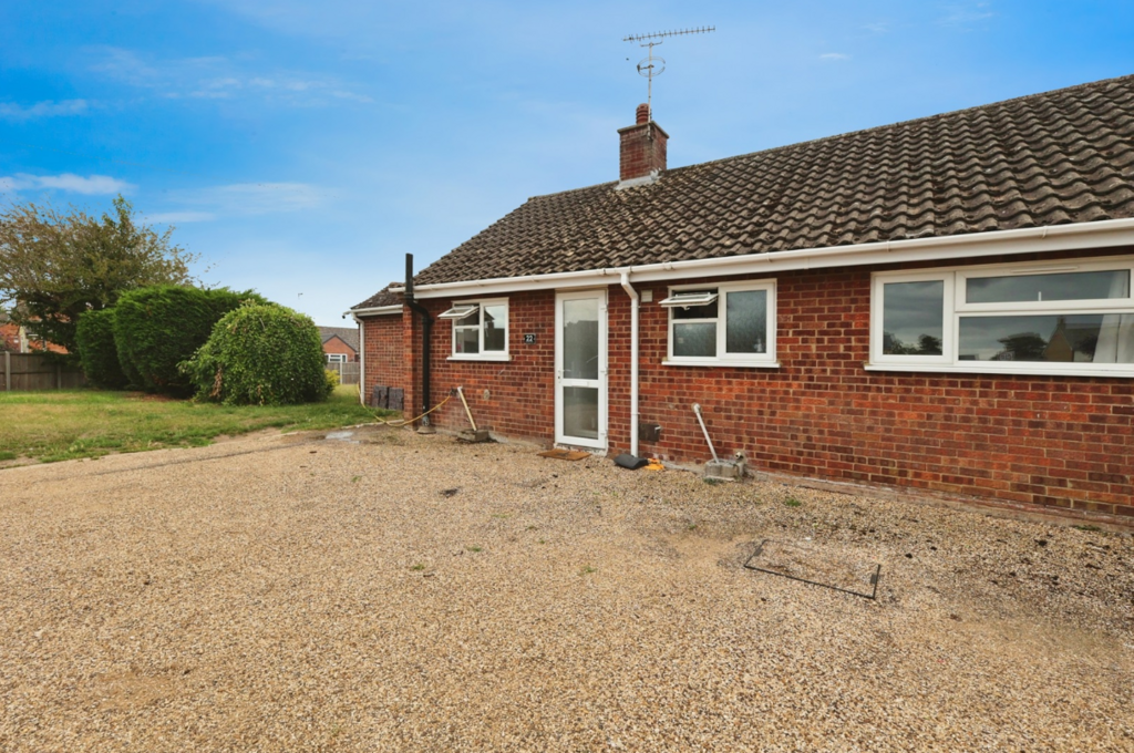 2 bedroom bungalow to rent