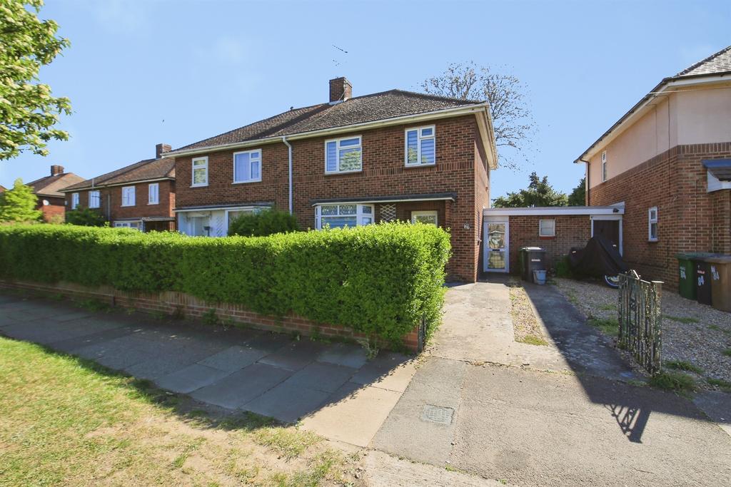 3 bedroom semi-detached house to rent