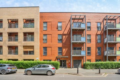 Flat - Cross Street, Portsmouth, Hampshire, PO1