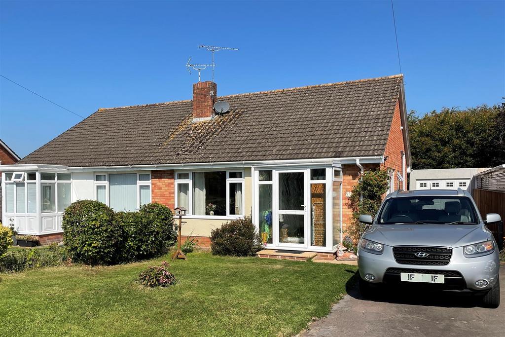 2 bedroom semi-detached bungalow to rent