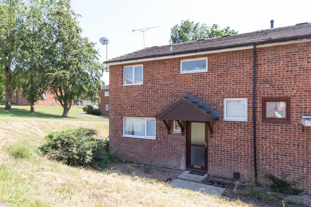 3 bedroom end of terrace house to rent