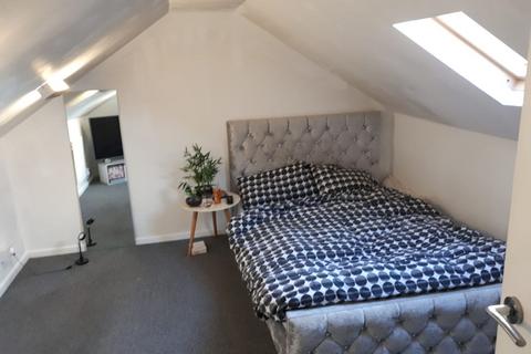 3 bedroom flat to rent, Ferrestone Road, Wellingborough, NN8